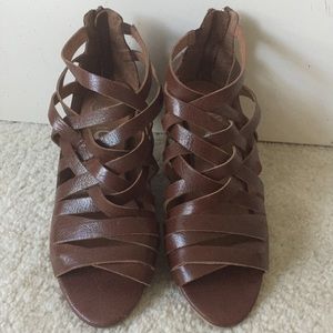 Adorable brown strapped wedges
